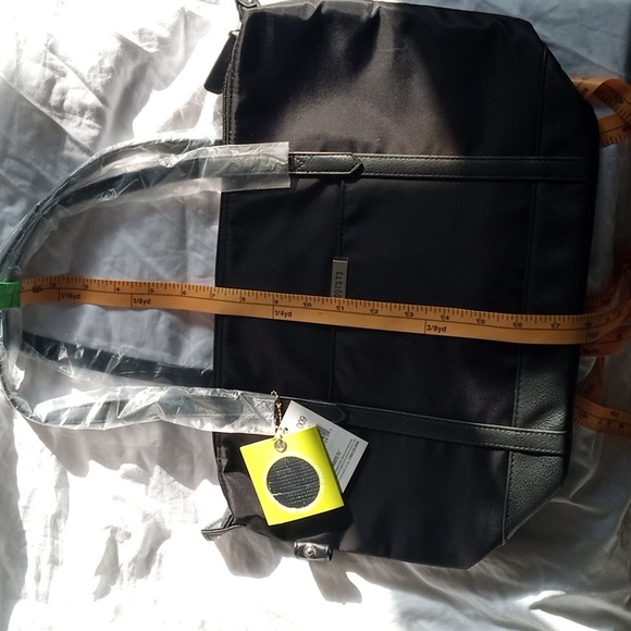 Brand New Black Insulated Roots Bag - Picture 7 of 14